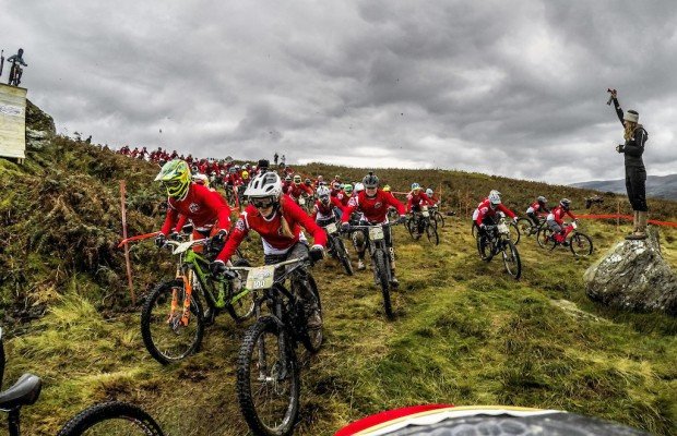 200 riders contra Katy Winton, ¿quién ganó en la Red Bull Foxhunt 2017?