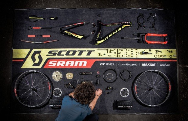 Así se monta desde cero la Scott Spark con la que Nino Schurter disputará el mundial, pieza por pieza [VÍDEO]