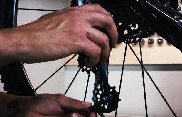 ¿Cómo cambiar las poleas o roldanas del cambio? [VÍDEO]