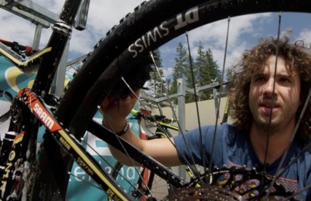 El mecánico de Nino Schurter te enseña a limpiar tu mountain bike [VÍDEO]