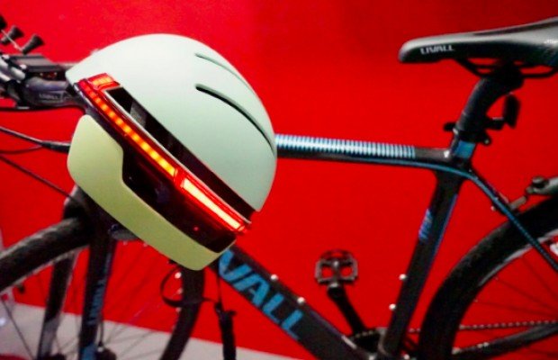 El primer casco inteligente para bicis con sonido por conducción ósea