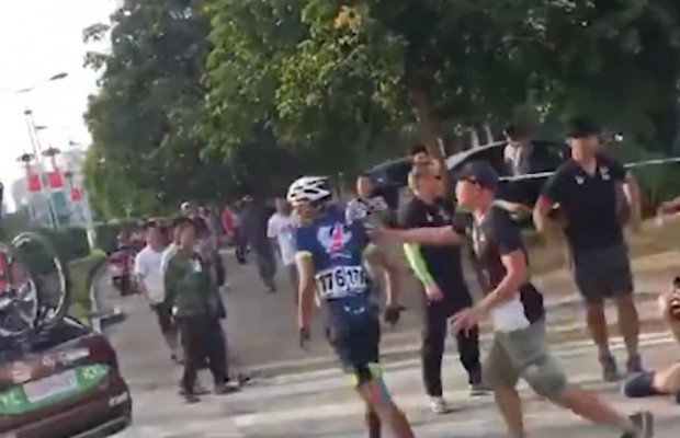 Esta pelea le ha ocasionado 2 años de suspensión al ciclista chino Wang Xin