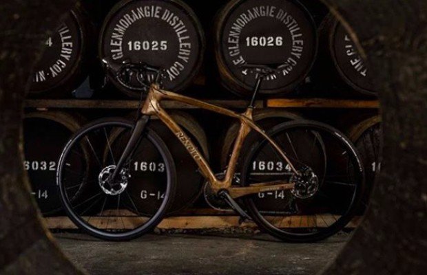 Glenmorangie y Renovo presentan un bici hecha con barriles de whisky