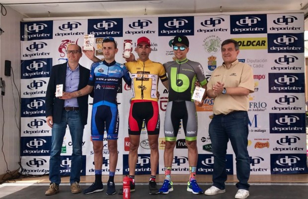 Miguel Muñoz, del Brújula Bike Team, roza la victoria en la primera etapa de la Vuelta a Andalucía MTB