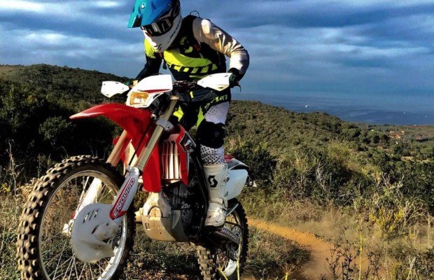 Nino Schurter elige la moto y el enduro para comenzar su pretemporada