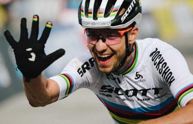 Nino Schurter gana la Copa del Mundo de Mont-Sainte Anne en Canadá, y ya van 5 seguidas