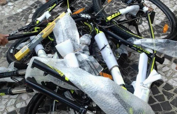 Pescadores brasileños encuentran cientos de MTB Scott flotando en el mar [VÍDEO]