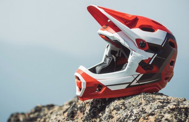 Super DH, Sixer y 4Forty, 3 nuevos cascos Bell 2018 para mountain bike 