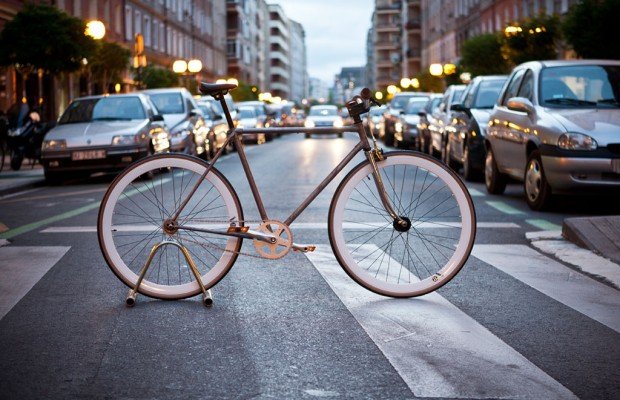 Un ciclista de piñón fijo condenado a dos años de prisión por atropellar a una mujer y no llevar freno delantero