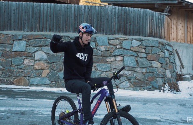 Aprende 10 trucos de mountain bike sencillos con los que dejar a todos con la boca abierta [VÍDEO]