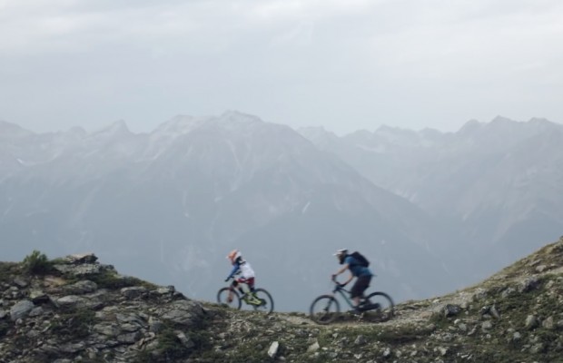 Con solo 14 años Jackson Goldstone ya puede enseñarle algunos trucos a su padre