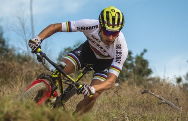 Esta bajada de Nino Schurter es una pasada