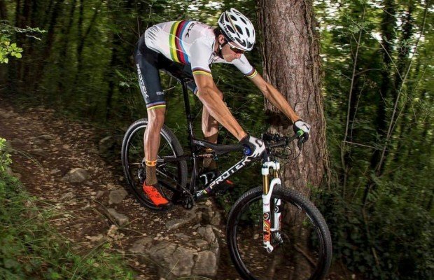 La marca Protek llega a España tras haber ganado el campeonato del Mundo XCM con Tiago Ferreira