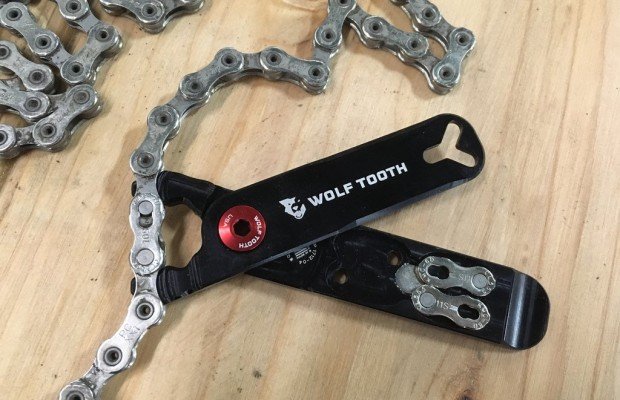 Los alicates Wolf Tooth Master Link Combo ofrecen funciones que no tienen ninguna multiherramienta