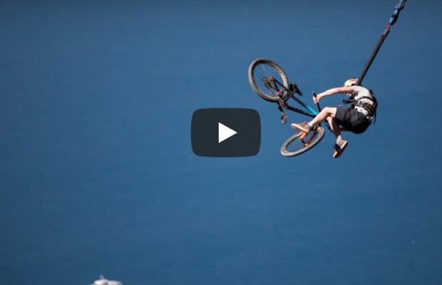 ¿Puenting en mountain bike? Esto es muy loco