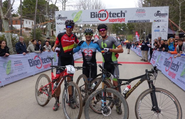 Victoria de Coloma en Cofrentes: golpea primero en la Superprestigio MTB