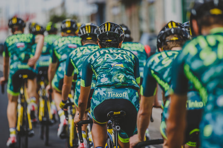 Sportful lanza la equipación de entreno Tinkoff “La Datcha”