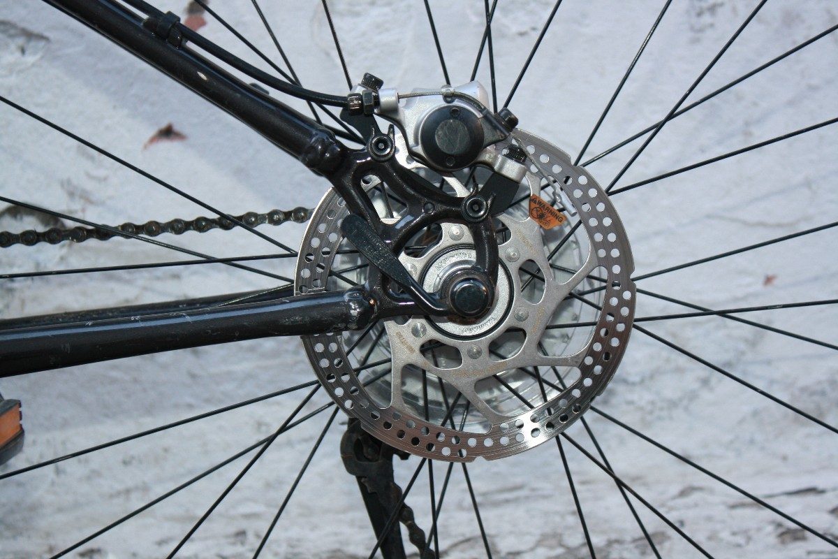 La RFEC aclara que nunca permitió el uso de frenos de disco