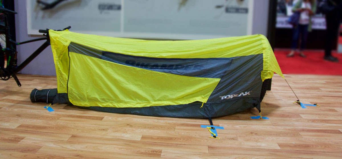 Topeak utiliza tu bici para montar la tienda Bikamper