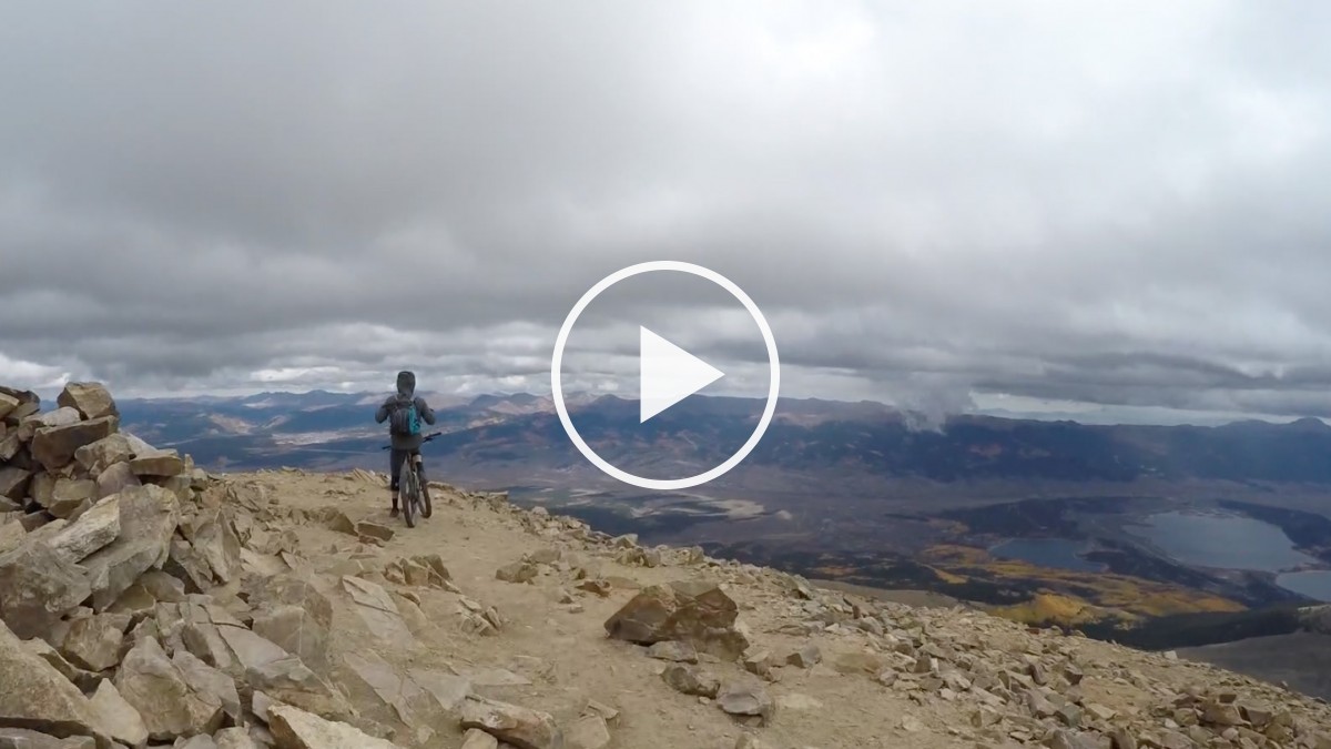 Eric Proter desciende en mountain bike 5.000 m desde el Chimborazo hasta el océano VÍDEO