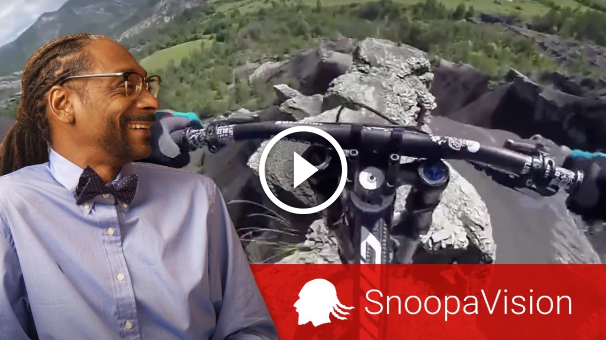 Así reacciona Snoop Dogg al ver un agresivo descenso en mountain bike