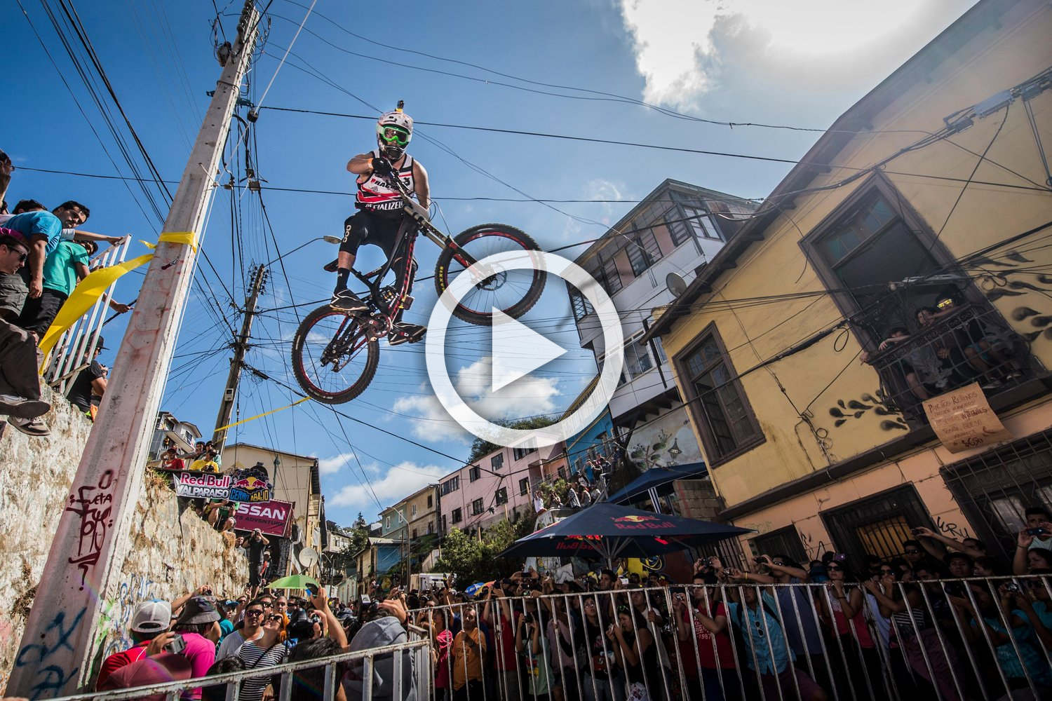 Así es el descenso Red Bull Valparaíso Cerro Abajo, un espectáculo escaleras abajo VÍDEO