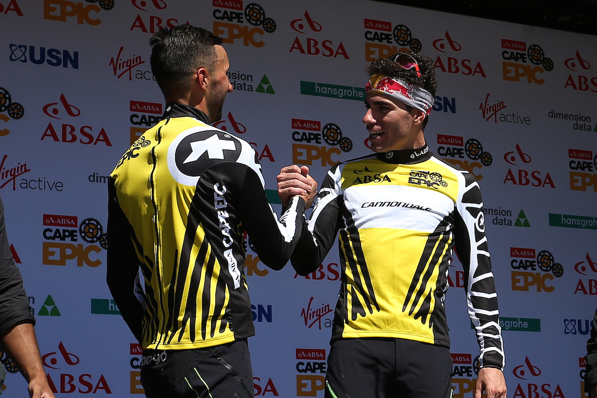 Manuel Fumic y Henrique Avancini, líderes tras la prólogo en la Cape Epic