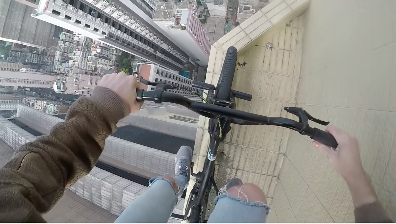 Este joven desafía a la muerte sobre su BMX [VÍDEO]