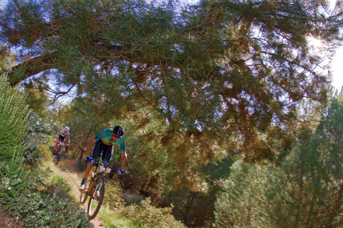 Victoria de Pedro Romero y top ten del Brújula Bike Team en la quinta etapa de la Andalucía Bike Race