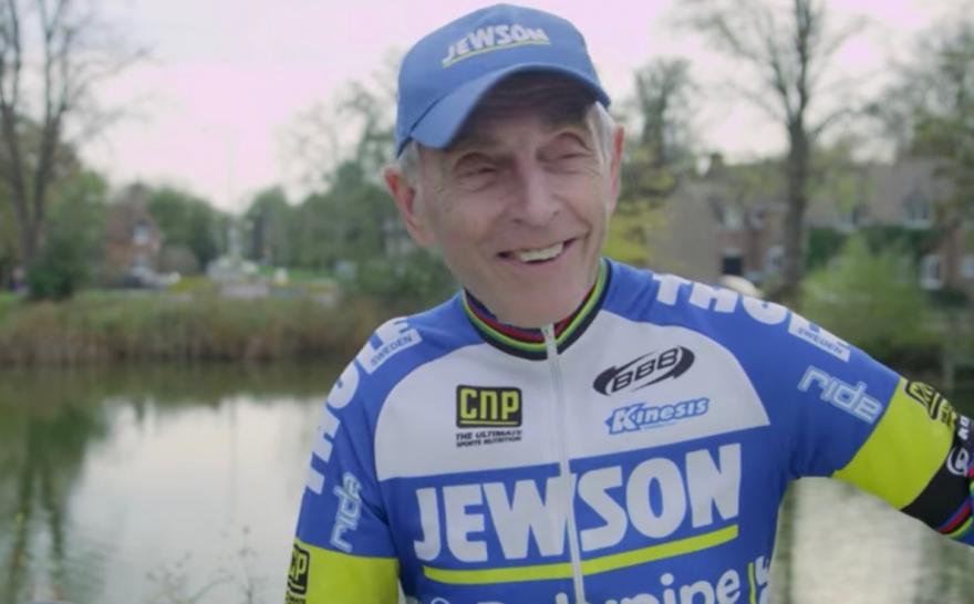 Este ciclista de 77 años se dispone a completar todo el recorrido del Giro de Italia