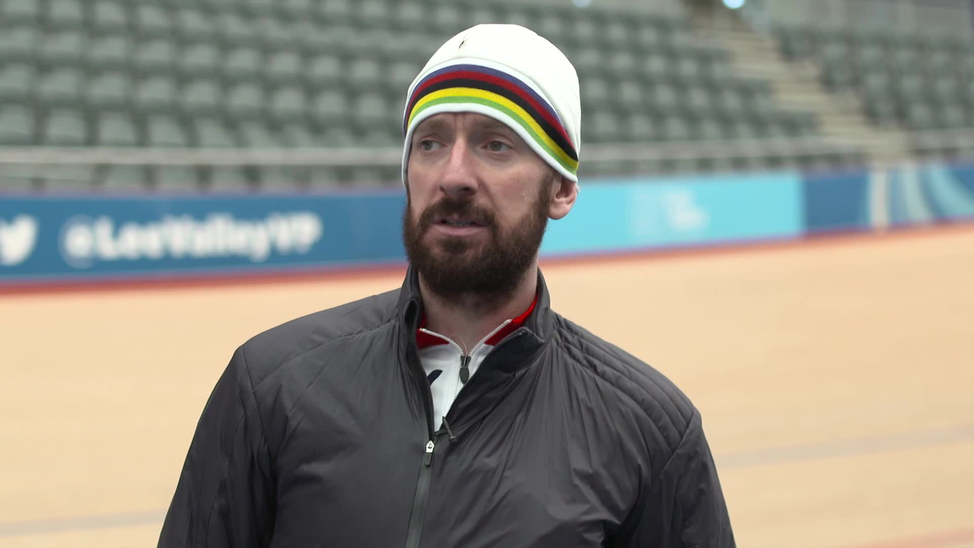 Wiggins se defiende de las acusaciones y comienza a tirar de la manta