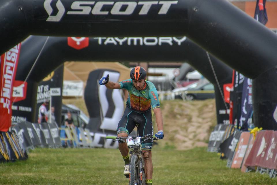 Victoria de Tiago Ferreira y Jiri Novak mantiene el liderato en la segunda etapa de la VolCAT 2017