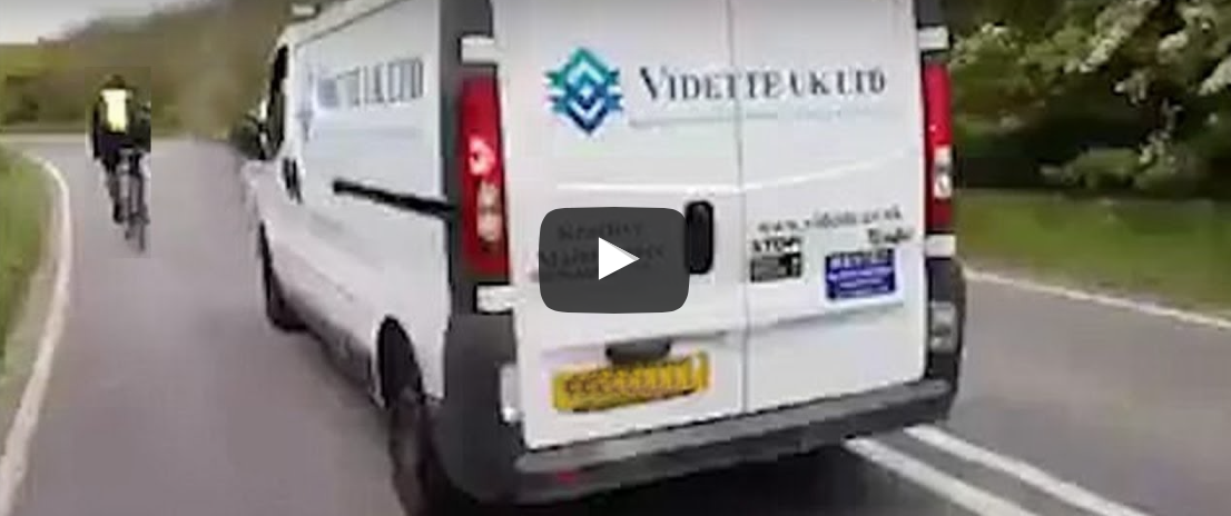 Despedido un trabajador al que grabaron intentando atropellar a un ciclista