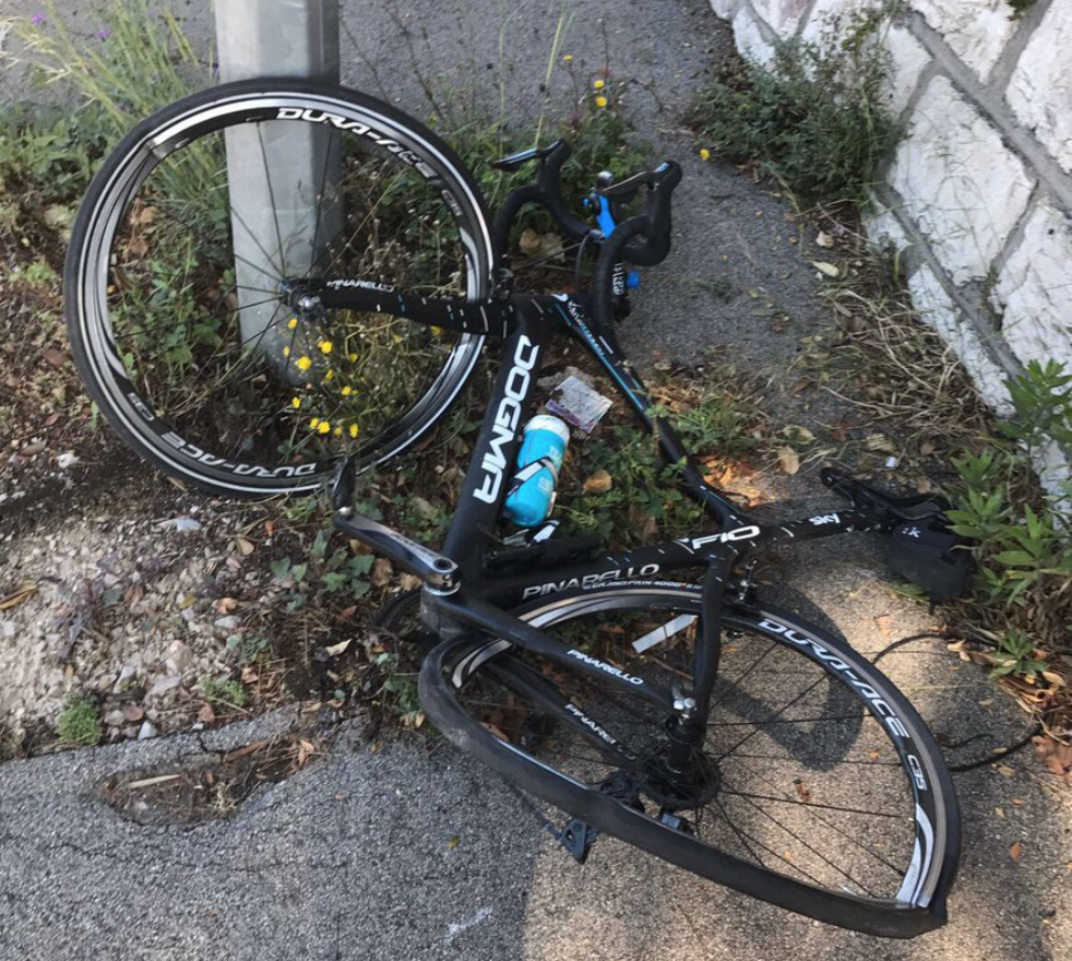 Chris Froome atropellado mientras entrenaba, él salió ileso pero el conductor se dio a la fuga