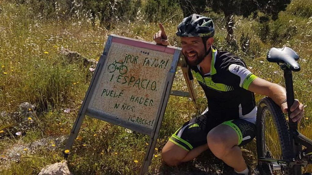 Muere atropellado un conocido ciclista en Ibiza y el conductor se da a la fuga